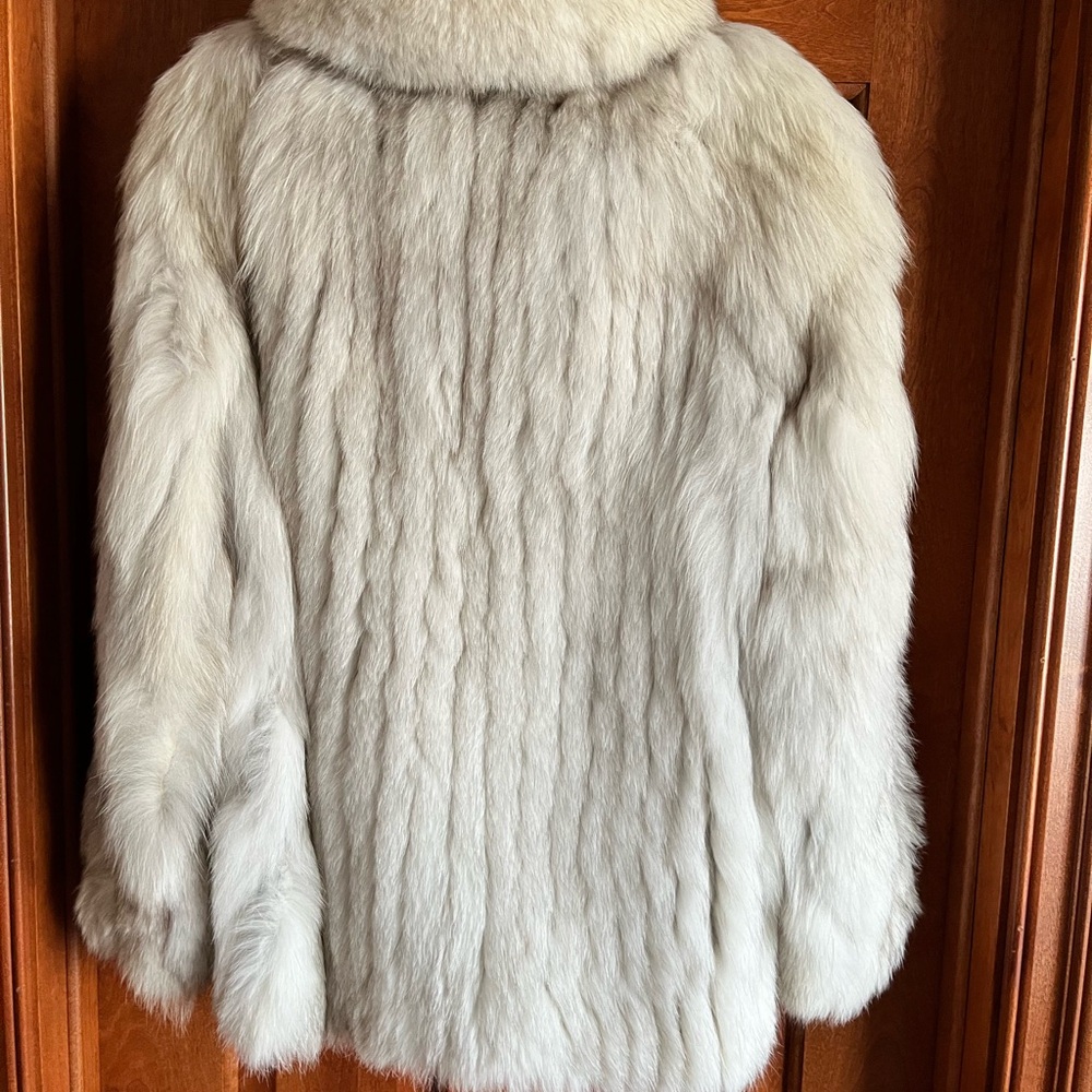 Silver fox Saga Fox fur coat, size small - Picture 2 of 3
